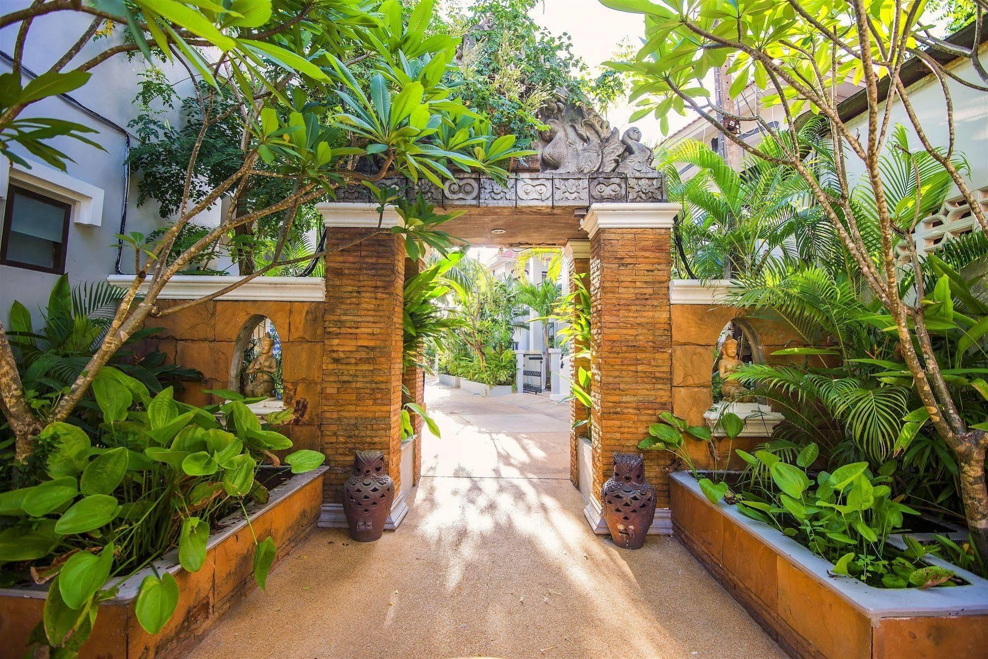 Asena Karon Resort Luaran gambar